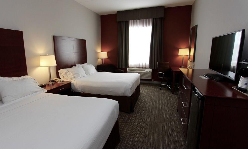 Holiday Inn Express Hotel & Suites 1000 Islands - Gananoque By Ihg Exterior photo