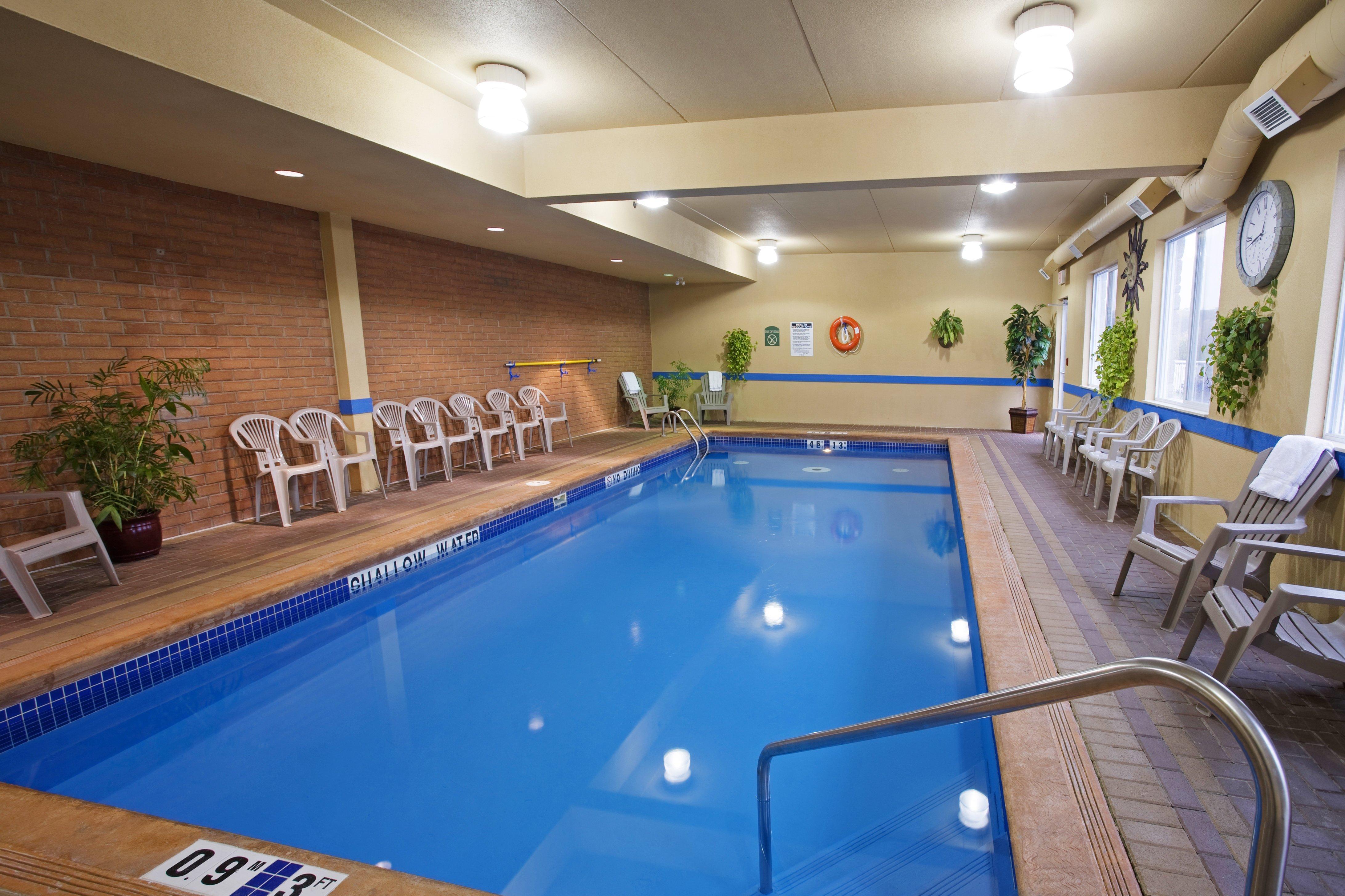 Holiday Inn Express Hotel & Suites 1000 Islands - Gananoque By Ihg Exterior photo