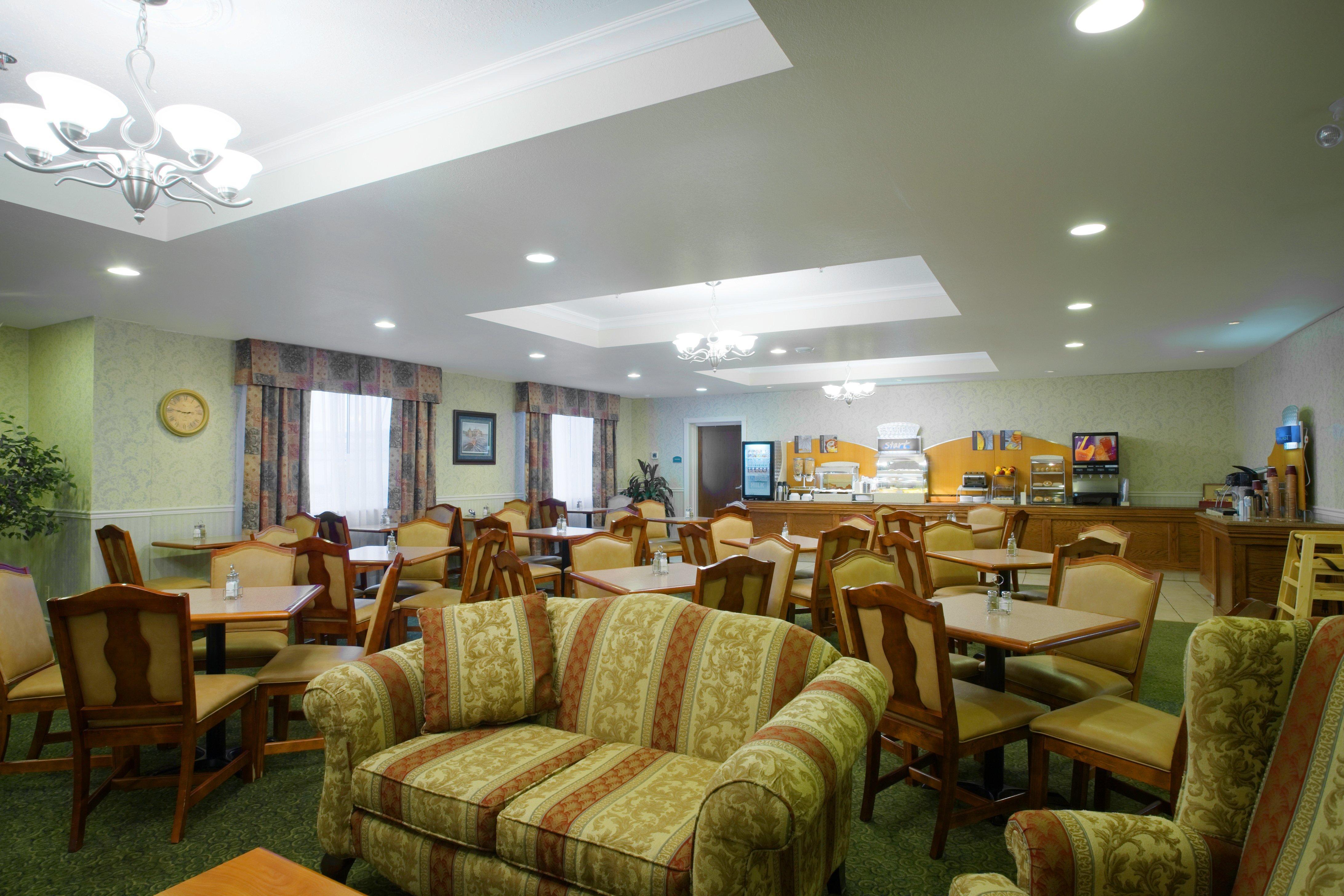 Holiday Inn Express Hotel & Suites 1000 Islands - Gananoque By Ihg Exterior photo