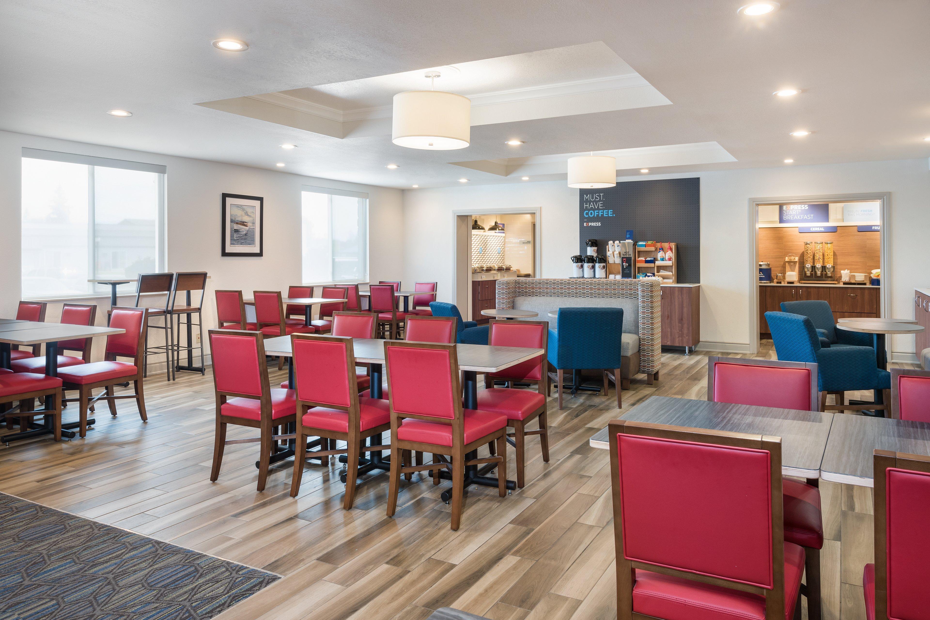 Holiday Inn Express Hotel & Suites 1000 Islands - Gananoque By Ihg Exterior photo