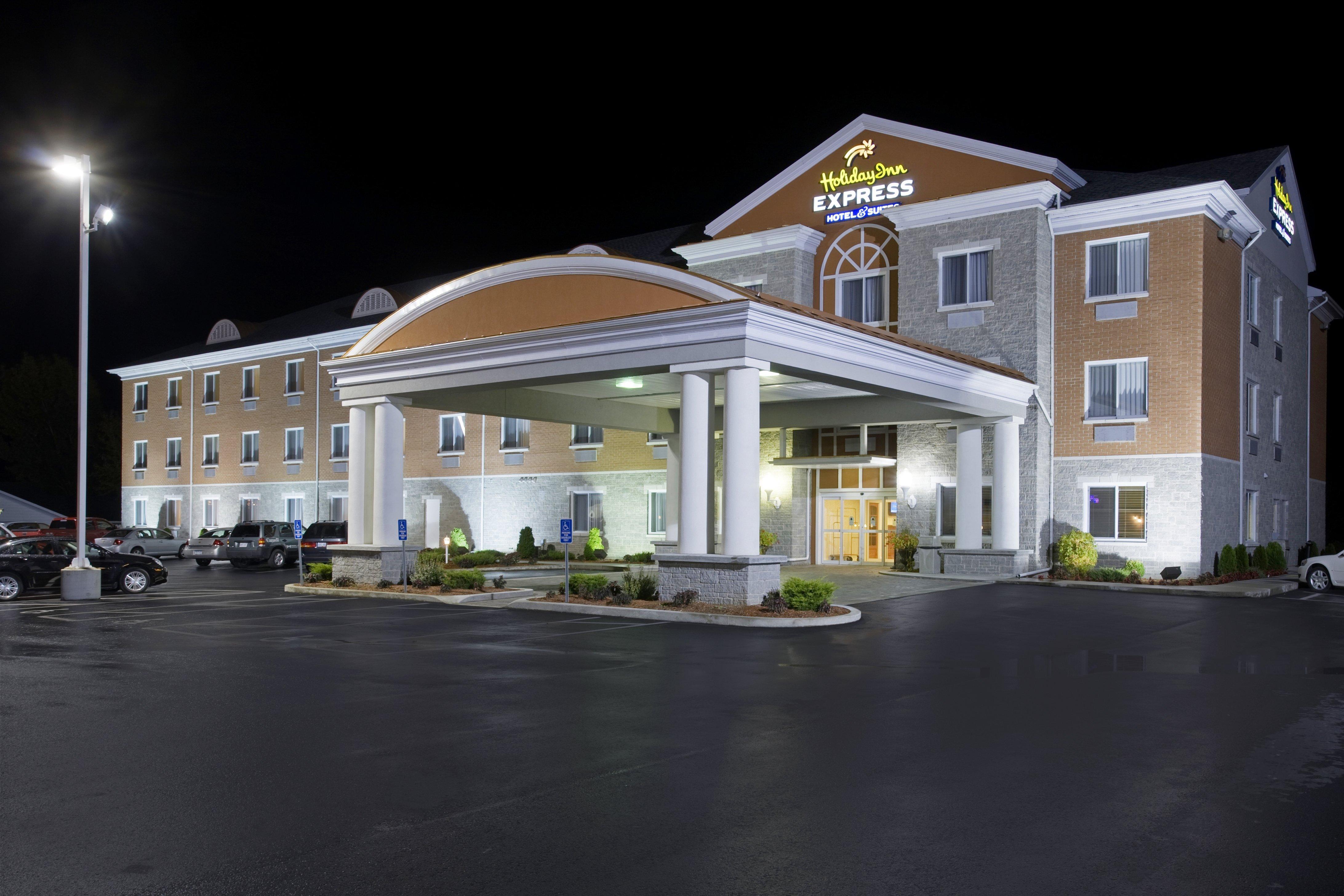 Holiday Inn Express Hotel & Suites 1000 Islands - Gananoque By Ihg Exterior photo