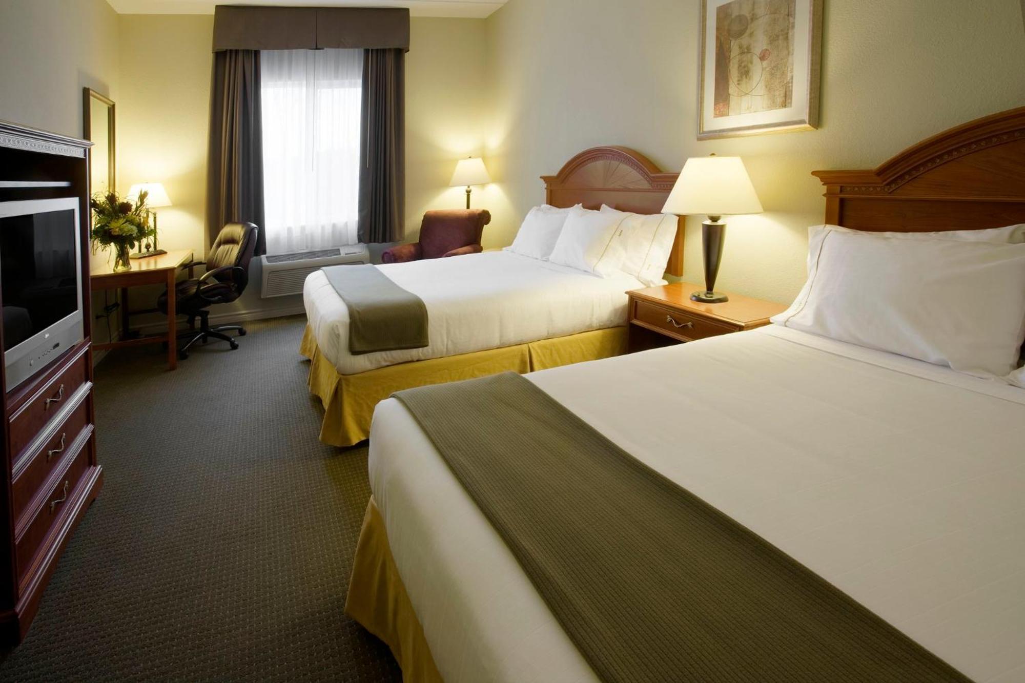 Holiday Inn Express Hotel & Suites 1000 Islands - Gananoque By Ihg Exterior photo