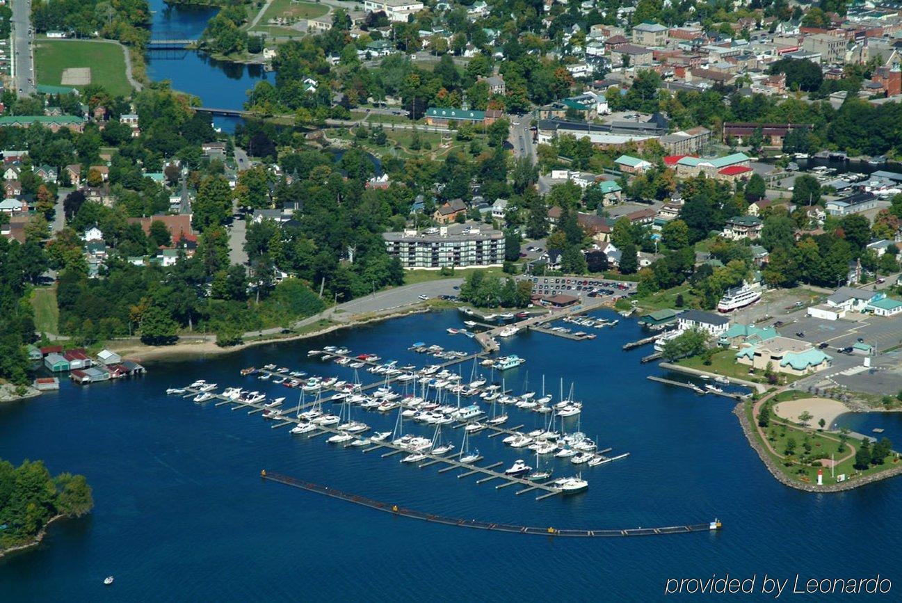 Holiday Inn Express Hotel & Suites 1000 Islands - Gananoque By Ihg Exterior photo