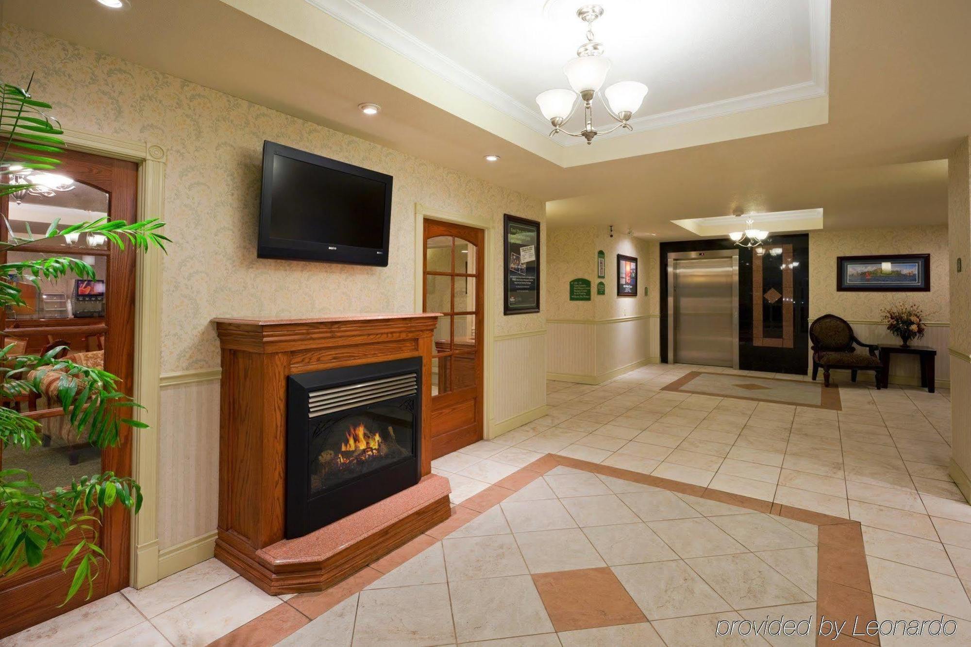 Holiday Inn Express Hotel & Suites 1000 Islands - Gananoque By Ihg Exterior photo
