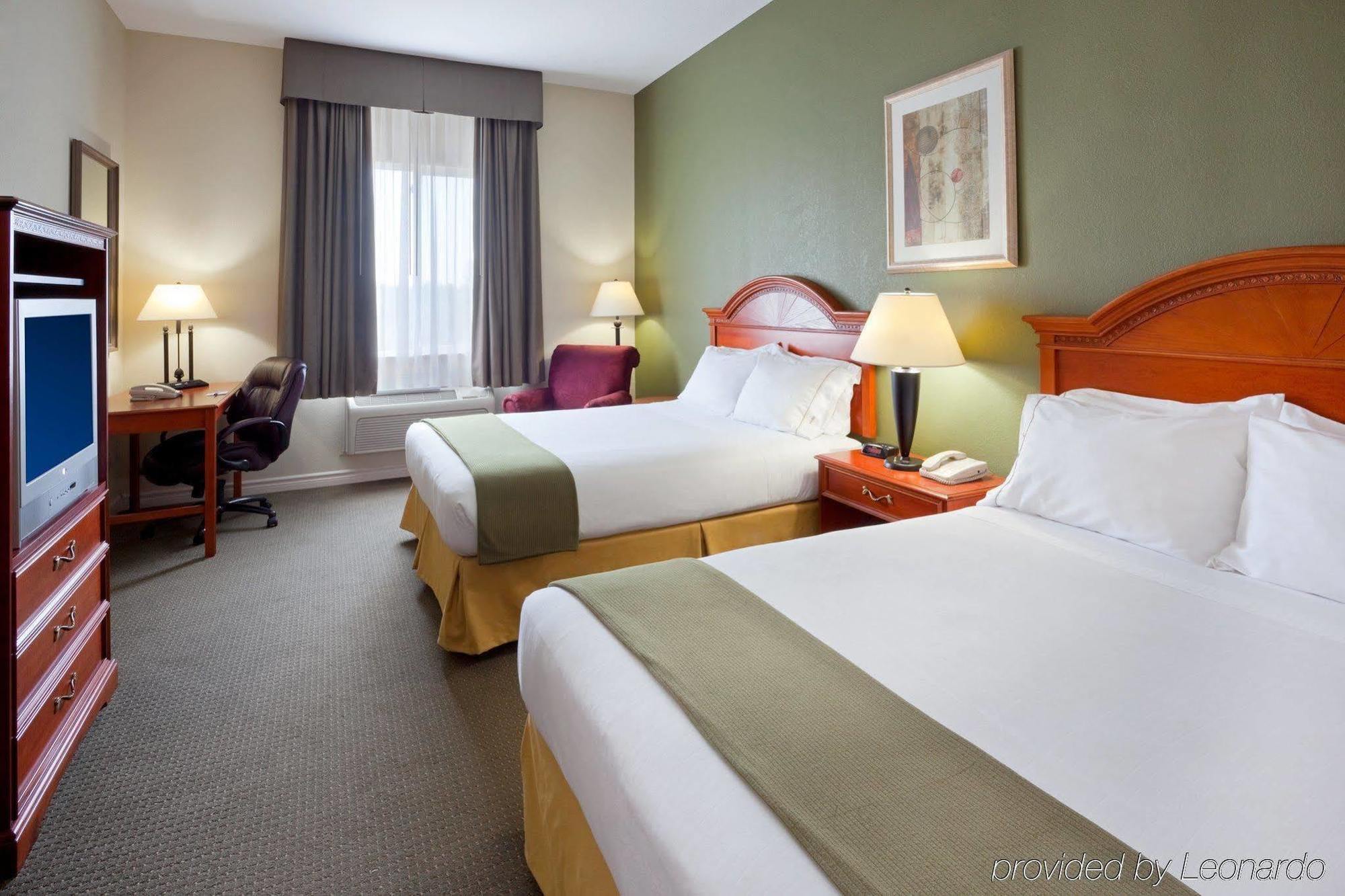 Holiday Inn Express Hotel & Suites 1000 Islands - Gananoque By Ihg Exterior photo
