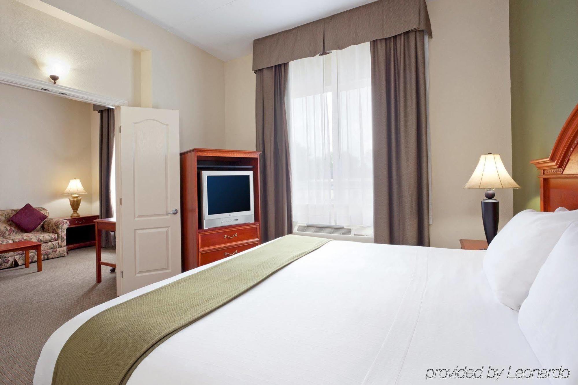 Holiday Inn Express Hotel & Suites 1000 Islands - Gananoque By Ihg Exterior photo